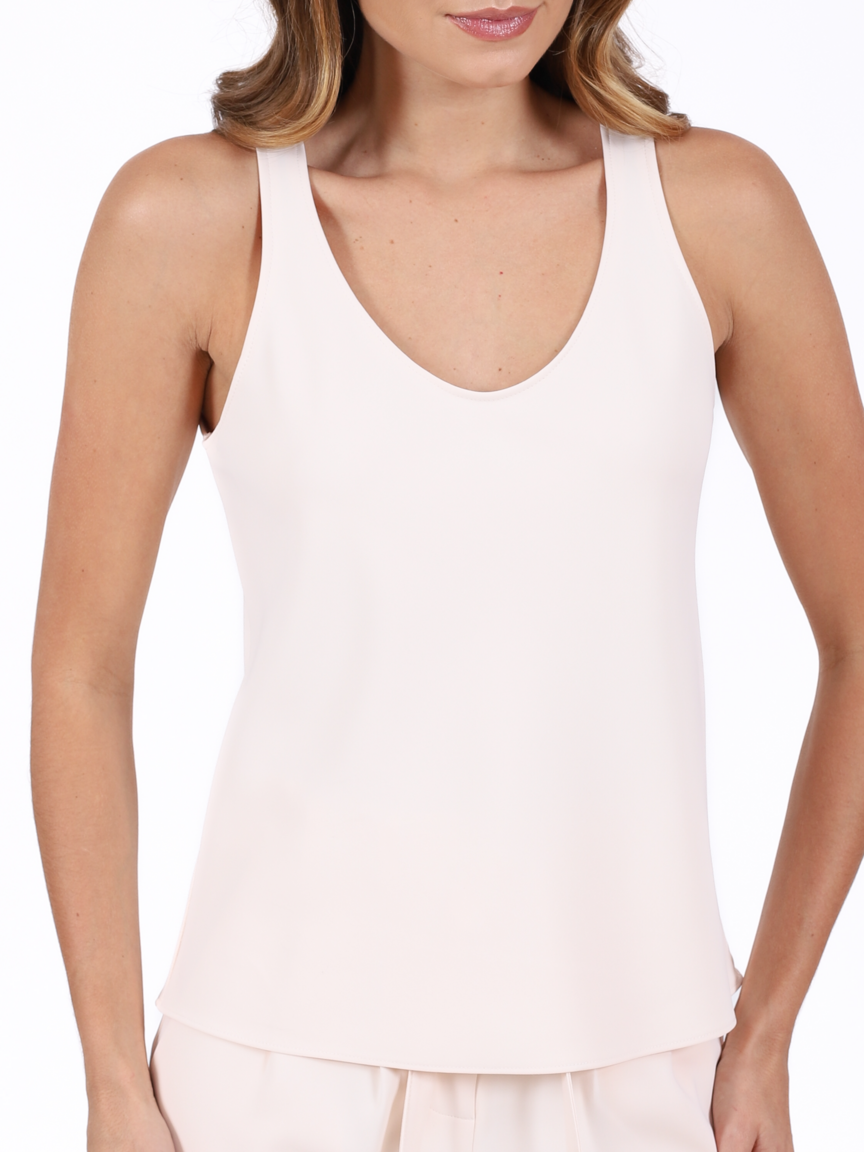 Blusa Corte Chic Skenn em movimento