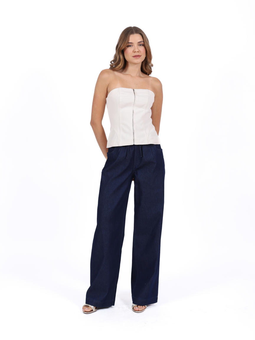 Look completo com blusa TQC jeans Skenn azul