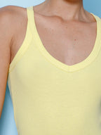 Detalhe do acabamento inferior blusa Skenn Canelada Rib 404134