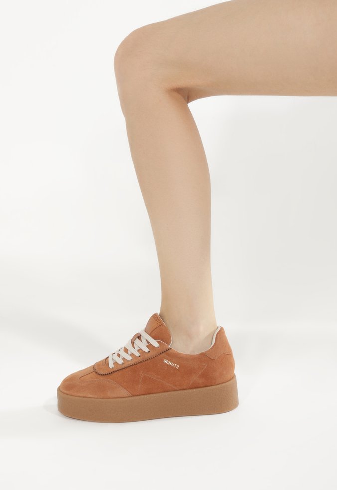 Tênis Feminina SCHUTZ ref. FLATFORM COURO - VintedoisK
