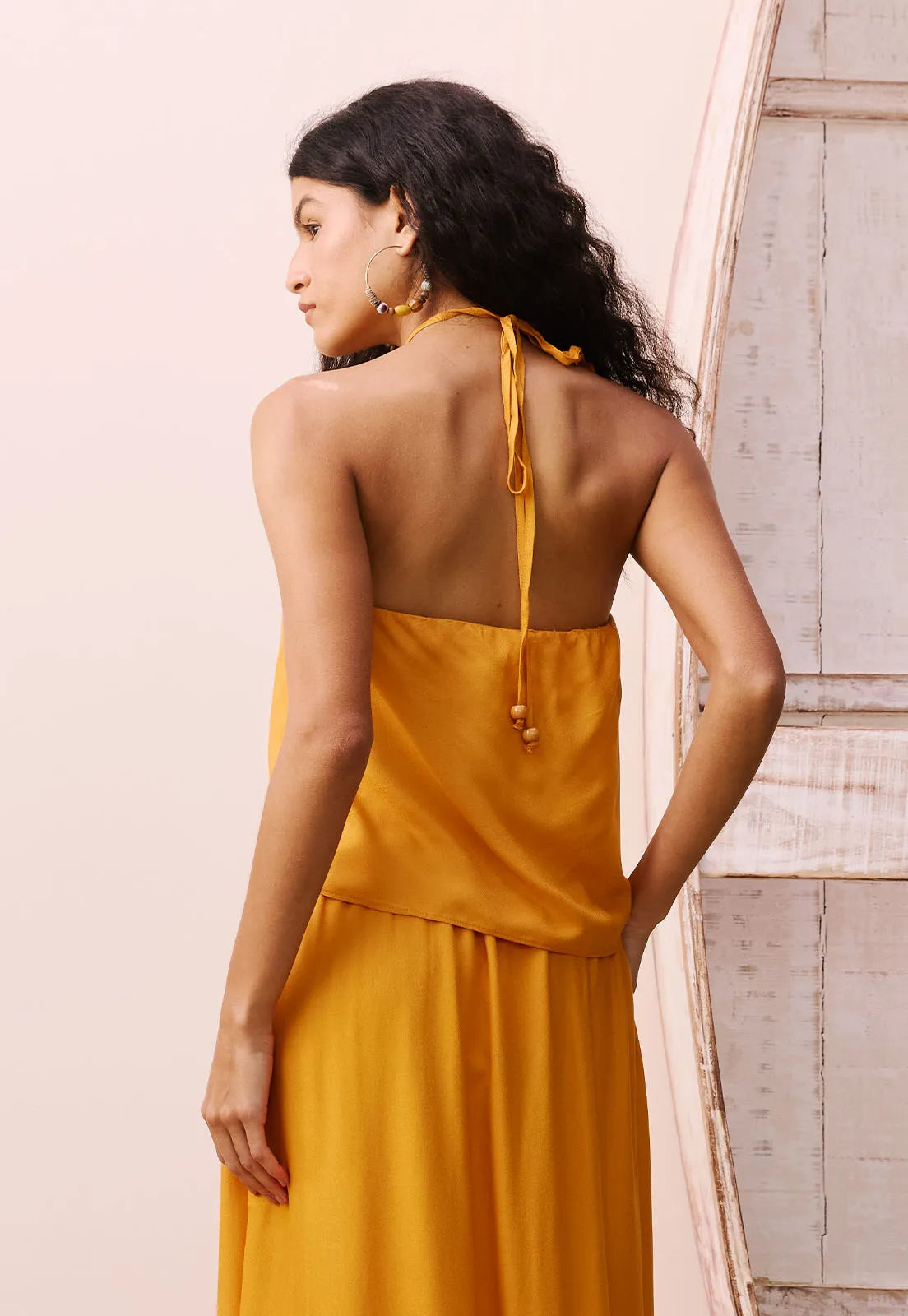 Blusa cropped Cacay com detalhe de argola, vista costas