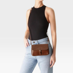 BOLSA TIRACOLO MÉDIA FIVELA FRONTAL MARROM C 50016 2017 0003 ANACAPRI