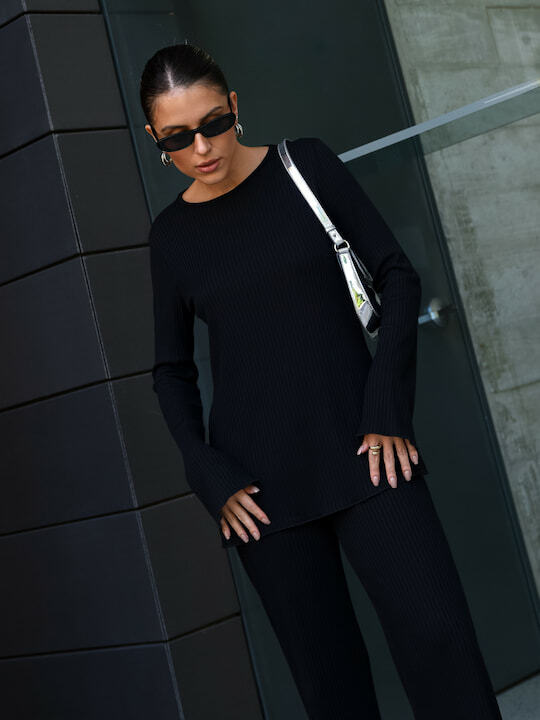 Blusa caneladinha street Skenn feminina, lateral mostrando ajuste