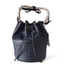 Bolsa bucket preta com logo Schutz frente feminina