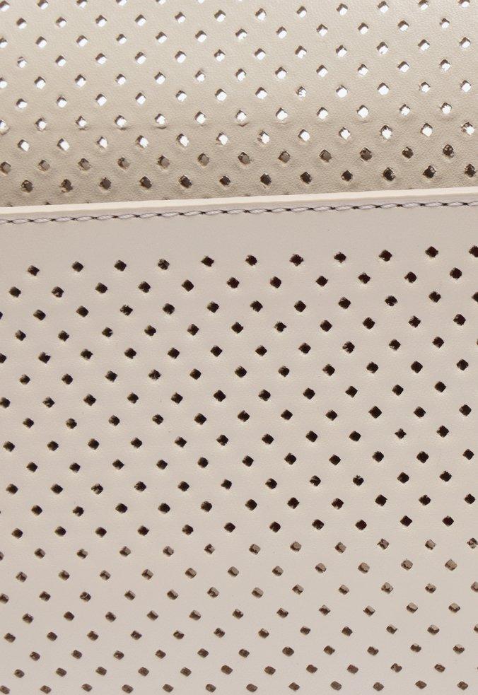 BOLSA CROSSBODY DOTS CINZA S 50015 0729 0002 SCHUTZ - Vintedoisk