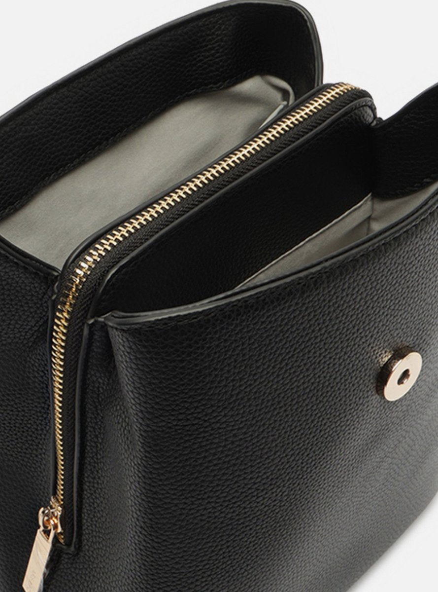 Mochila Feminino Arezzo ref. MOCHILA PRETA - VintedoisK