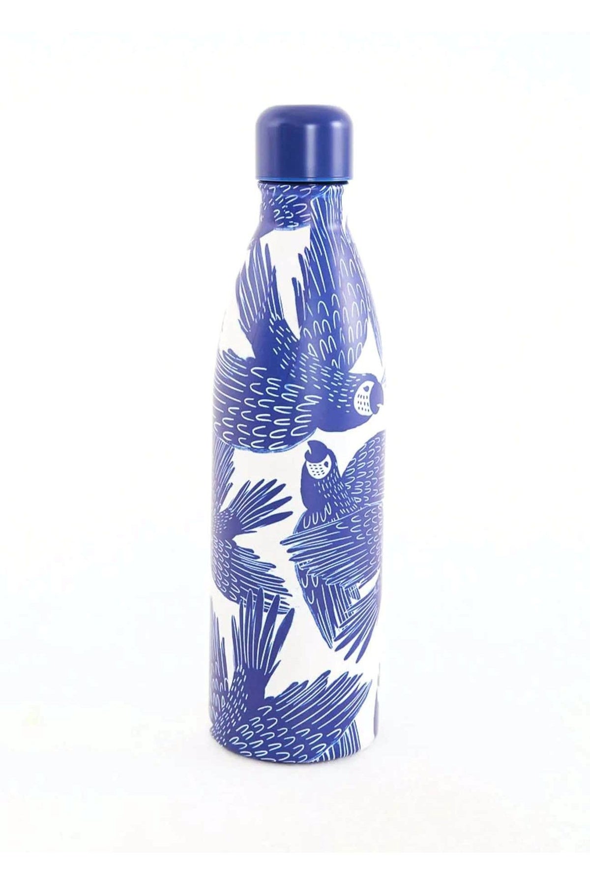 Garrafa Farm Etc Glub Glub Voo das Araras 750ml estampada em azul e branco com araras, vista frontal Imagem principal do produto