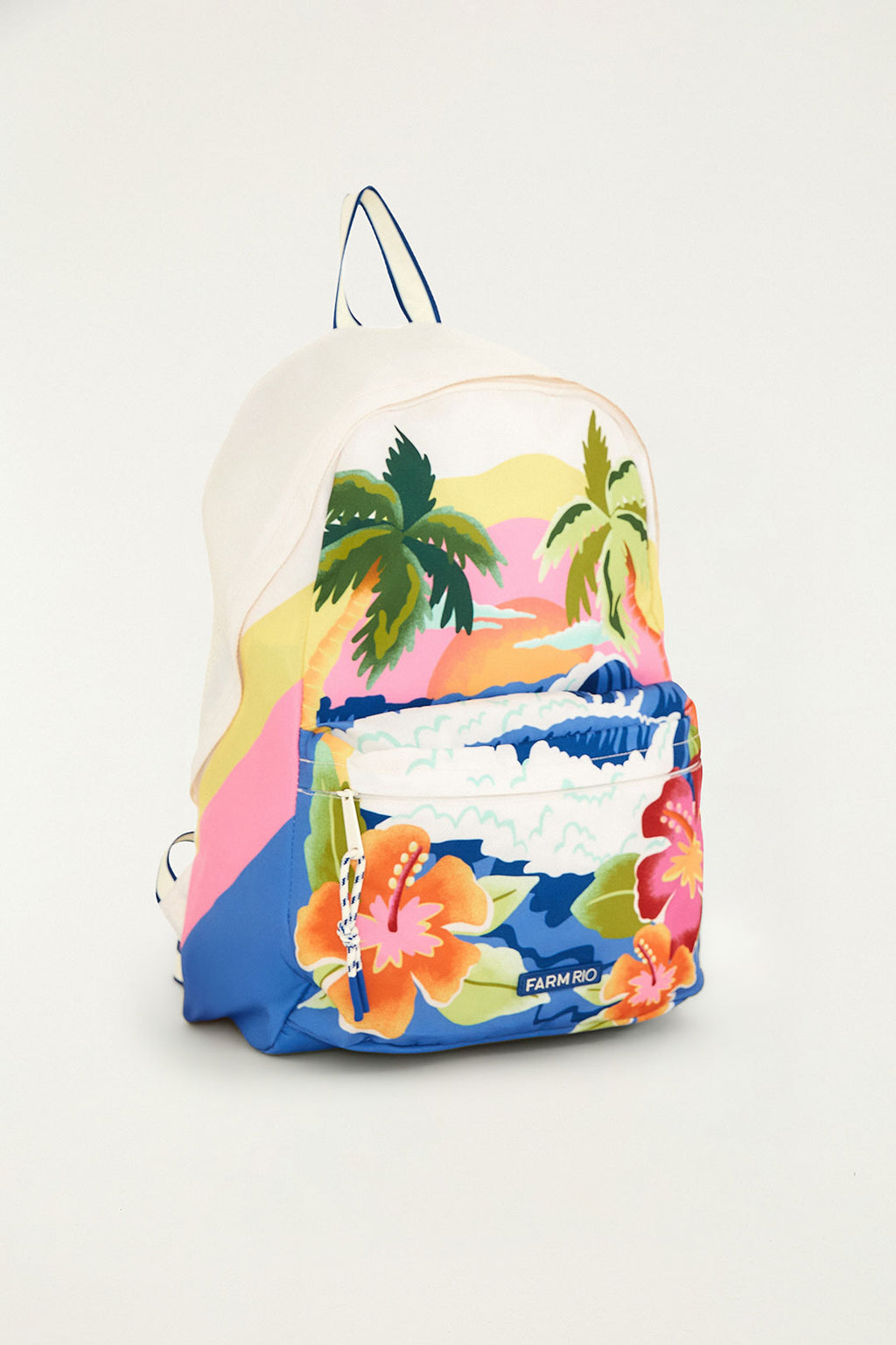 Mochila Farm Etc Xodó Praia Aloha Carioca estampada vista de lado, mostrando a estampa do bolso e a base azul