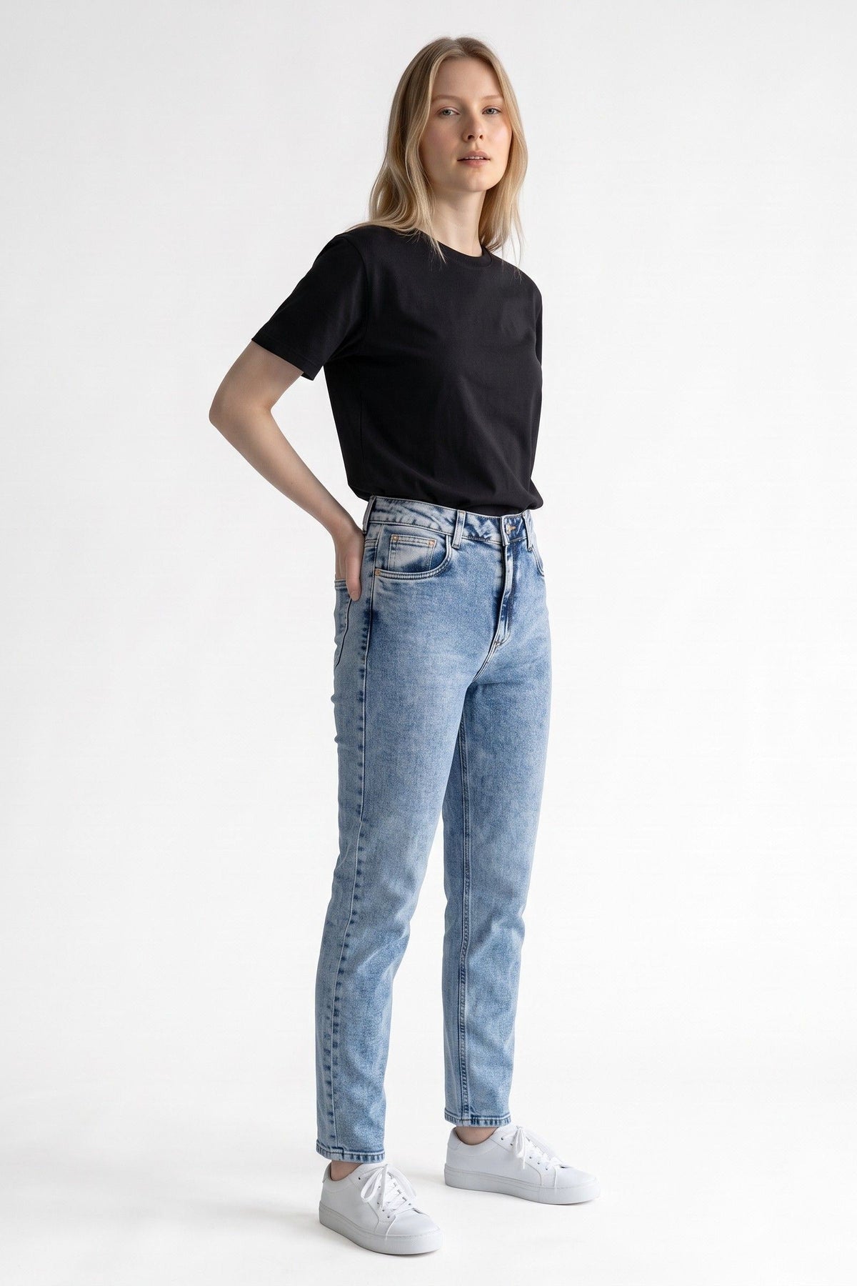 CALCA MOM JEANS FEM BARRA NORMAL CAFEM00557 REVANCHE Imagem principal do produto