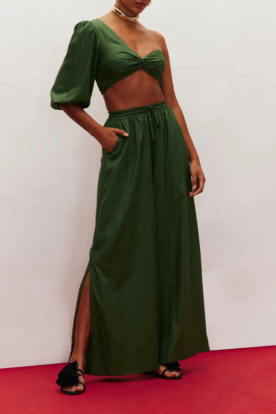 Calça Feminina CACAY ref. PANTALONA FENDAS - VintedoisK Imagem principal do produto
