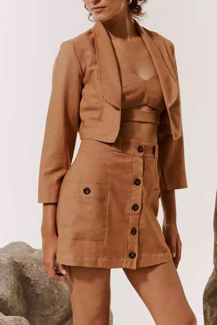 Blazer cropped liso preto frente ajustado Cacay feminino Imagem principal do produto