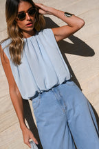 Blusa Fluidez Franzido Skenn frontal, detalhe dos franzidos, feminino elegante