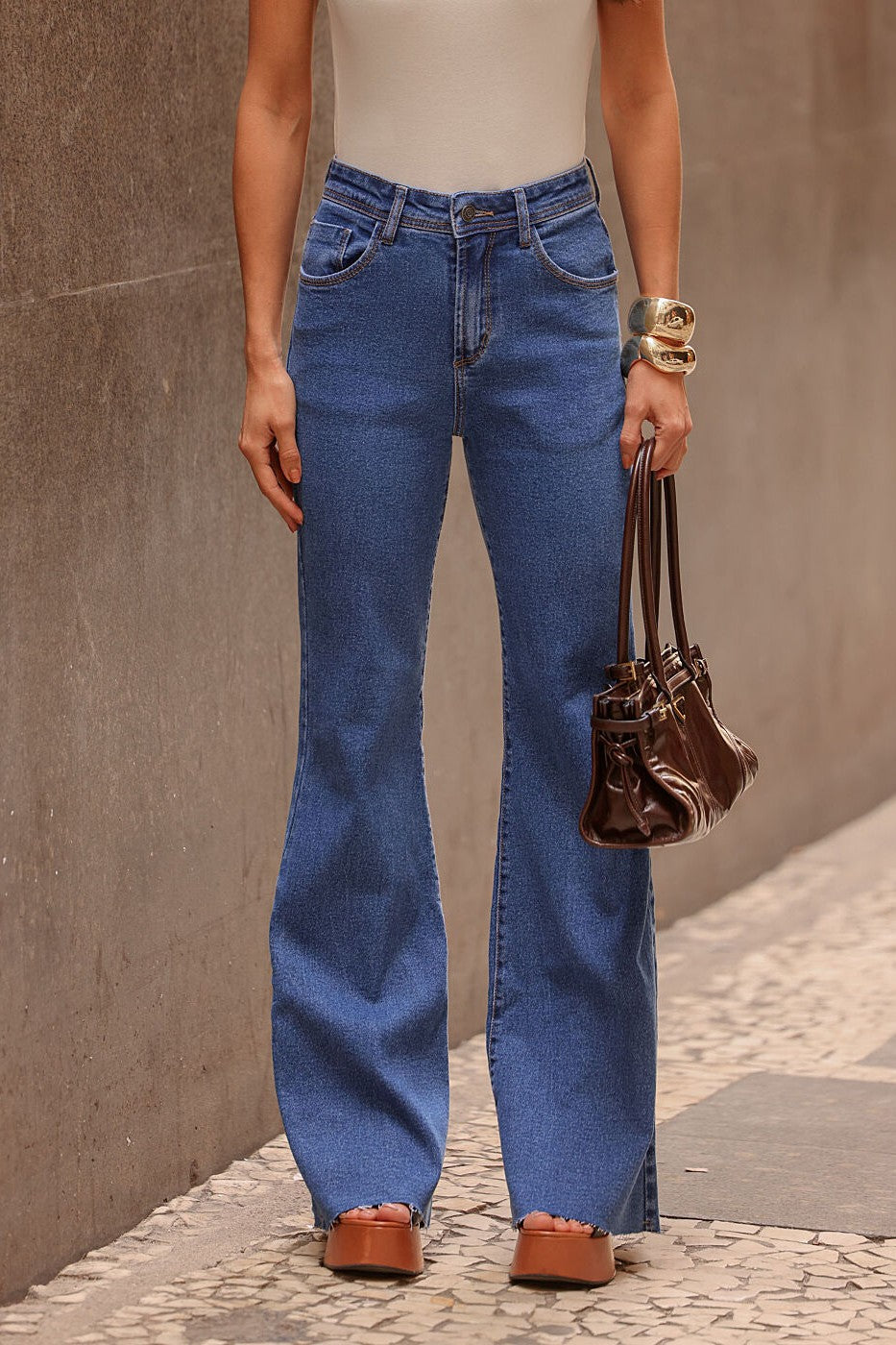 Calça Feminina ALCANCE ref. JEANS FLARE - VintedoisK Imagem principal do produto
