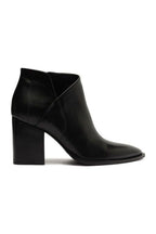 BOTA PRETA COURO CANO CURTO BLOCO A 11879 0001 0001 AREZZO