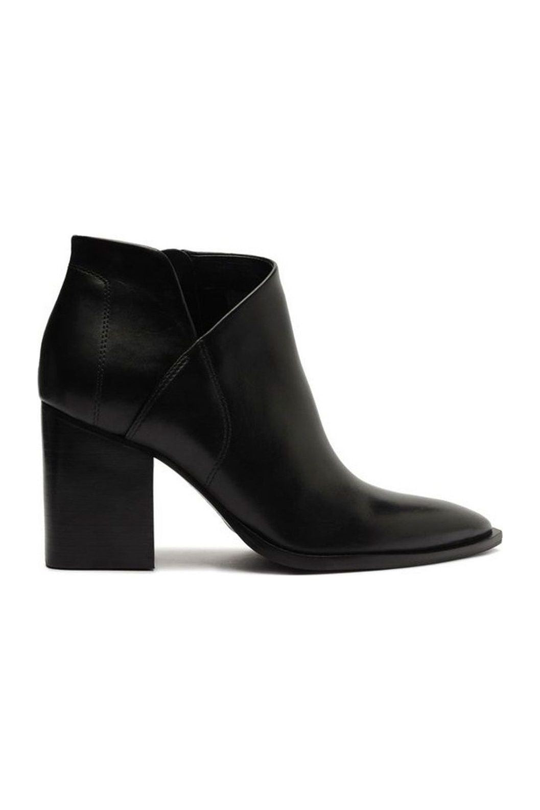 BOTA PRETA COURO CANO CURTO BLOCO A 11879 0001 0001 AREZZO