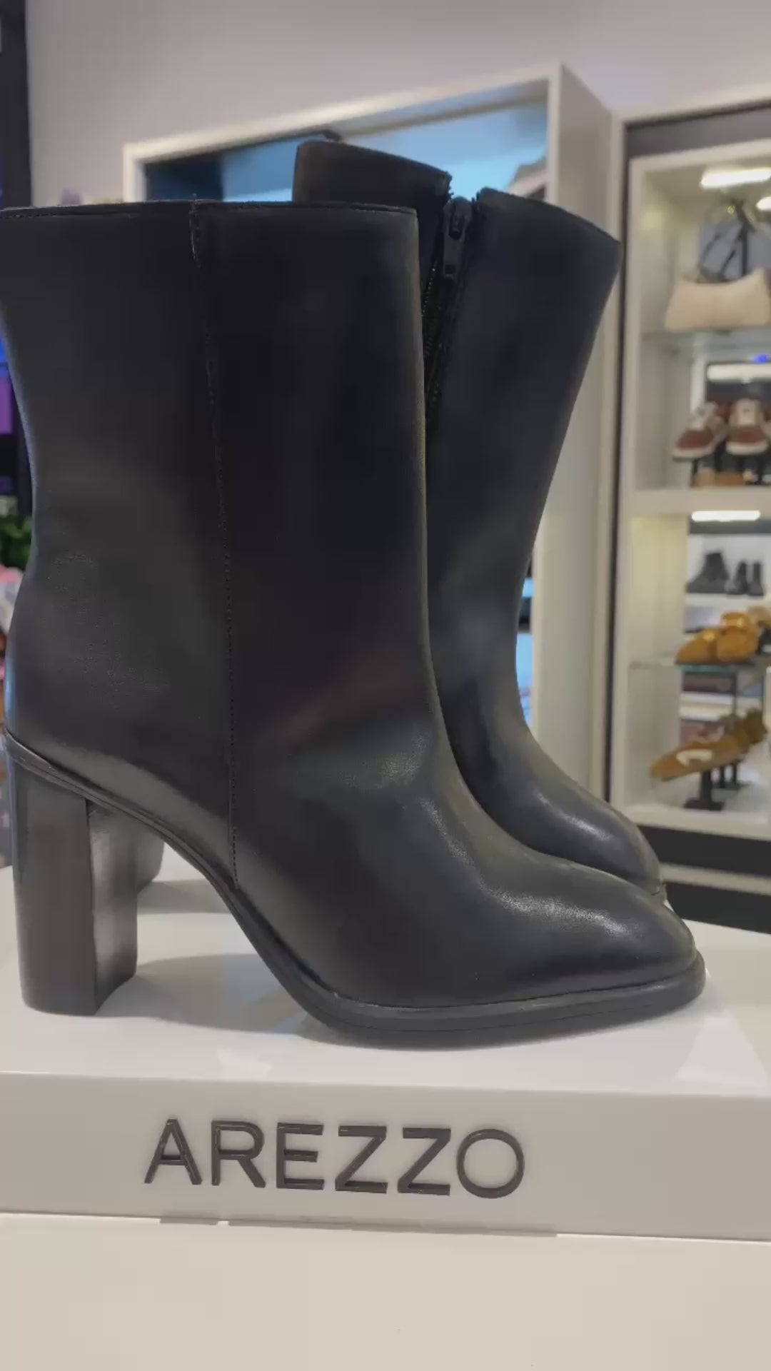 BOTA PRETA COURO SALTO ALTO CANO MÉDIO BÁSICA A 13710 0004 0001 AREZZO