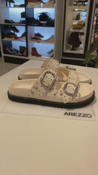 PAPETE SLIDE BRANCA COURO TIRAS FIVELAS TACHAS A 13708 0008 0004 AREZZO
