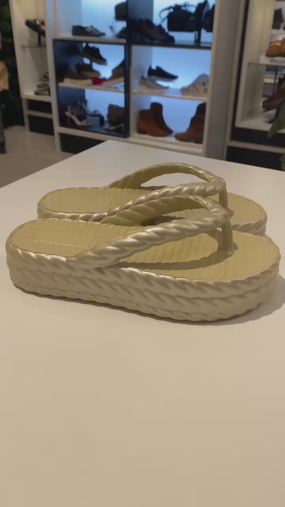 SANDÁLIA DOURADA FLATFORM MARROCOS MID Z 19083 0002 0001 BRIZZA