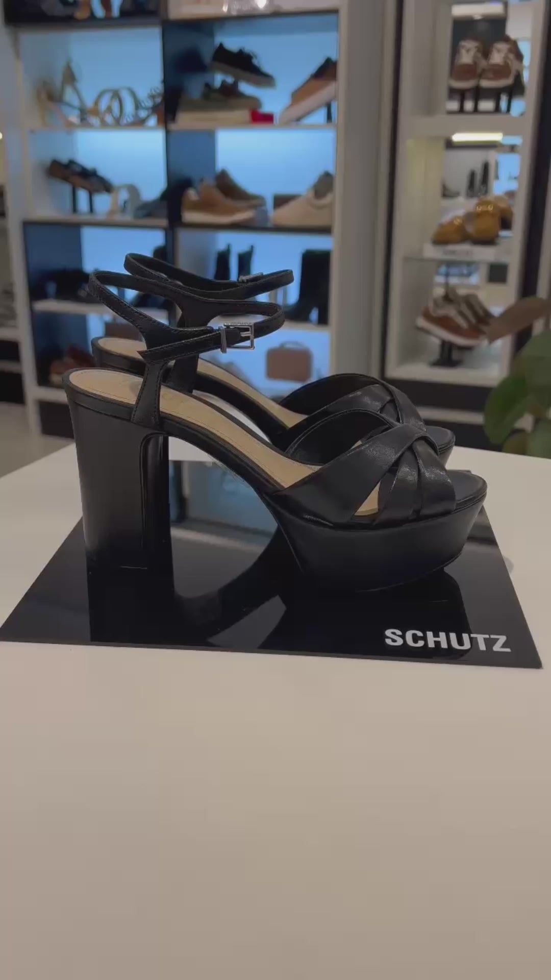 SANDÁLIA KEEFA PLATAFORMA COURO PRETA S 20346 0003 0255 SCHUTZ