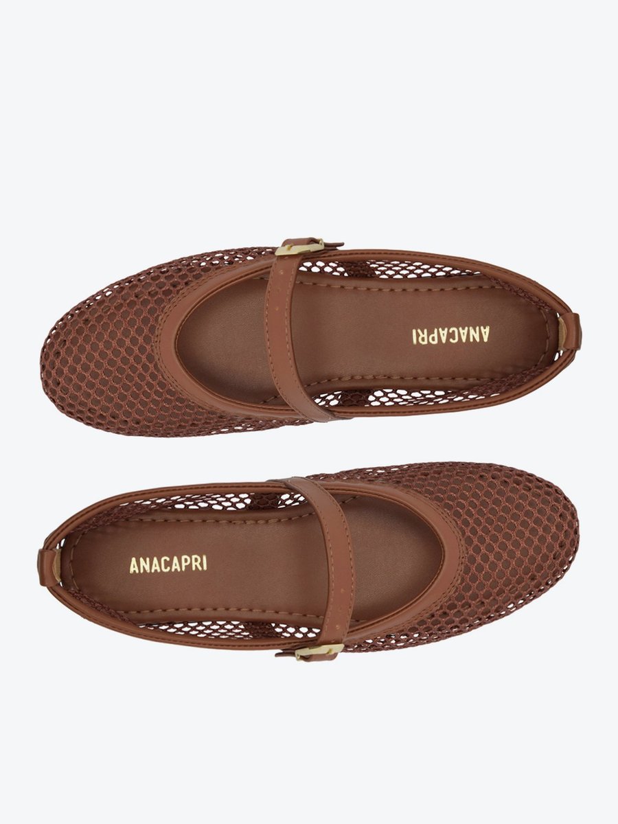Par de sapatilhas Anacapri marrons vistas de cima, com palmilha de logo dourado e tiras com fivela