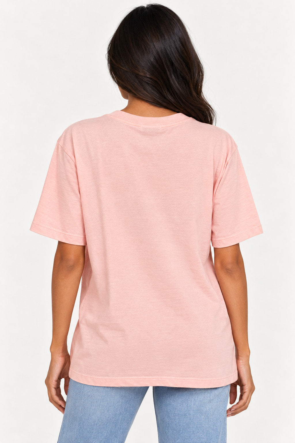 Rosa | Camiseta Farm Rio Ipanema Mergulho Noturno rosa lisa nas costas, vestida na modelo