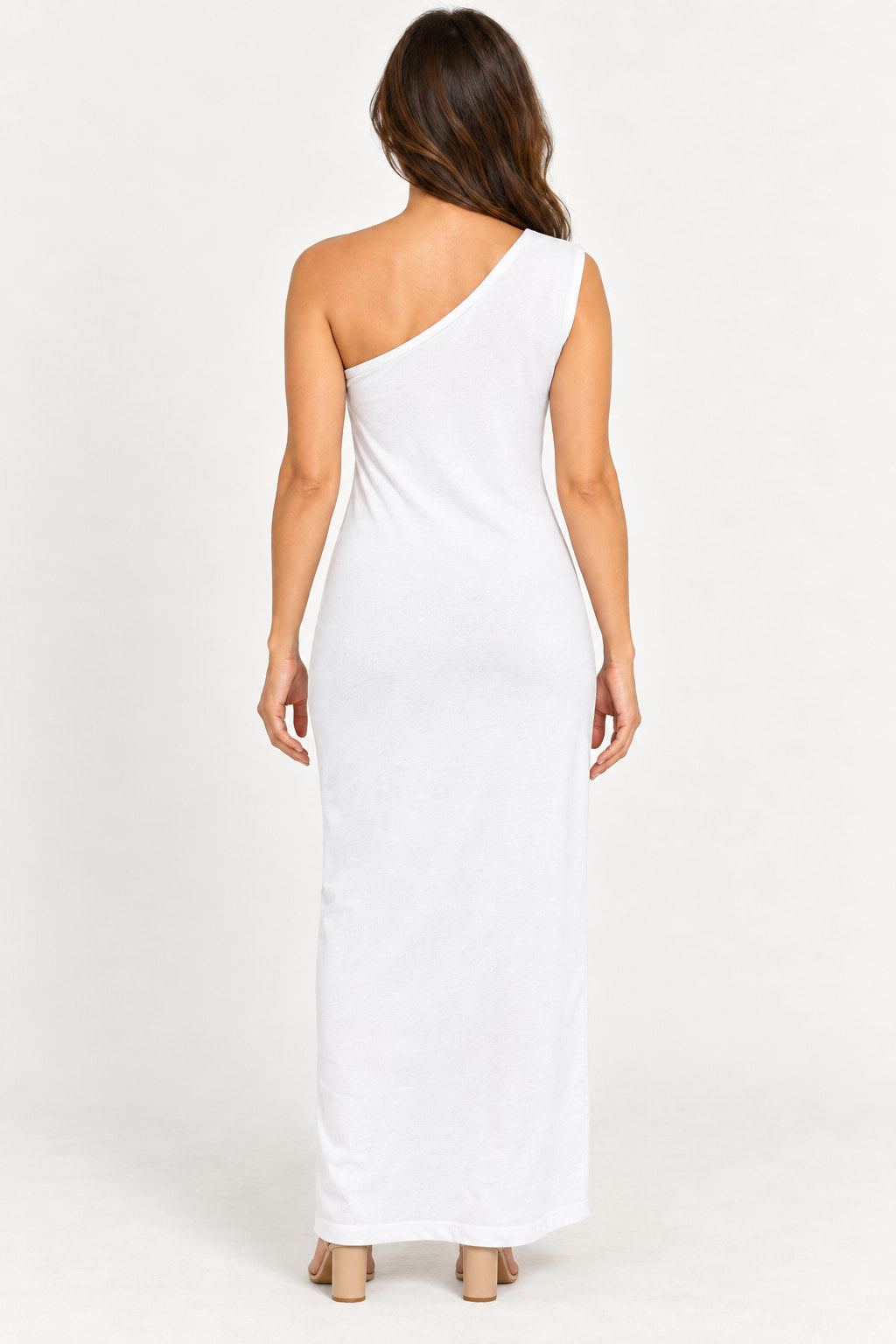 Branco | Vestido Ombro Bandagem Skenn branco visto de costas, com decote assimétrico no ombro e saia longa justa